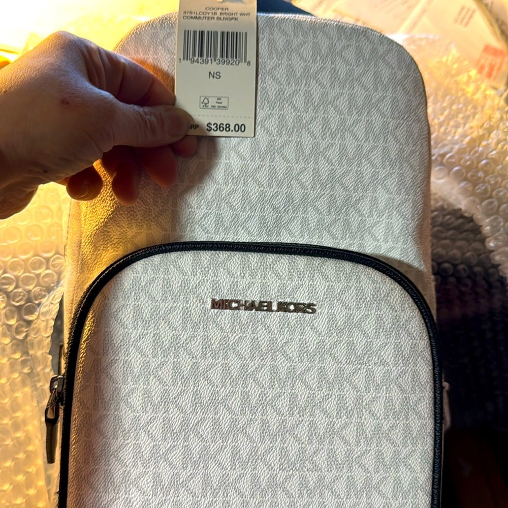 New with tags Michael Kors unisex Cooper Commuter SLNGPack - Picture 6 of 6